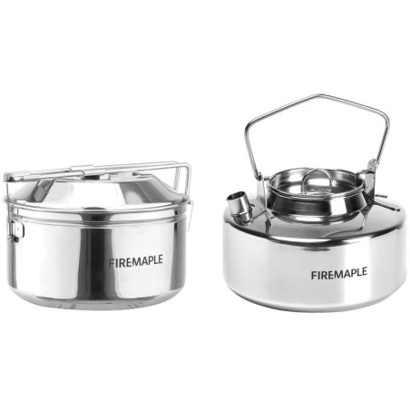 Cookware bushcraft Fire-Maple Antarcti inox suspendu au-dessus d’un feu de camp avec poignée métallique
